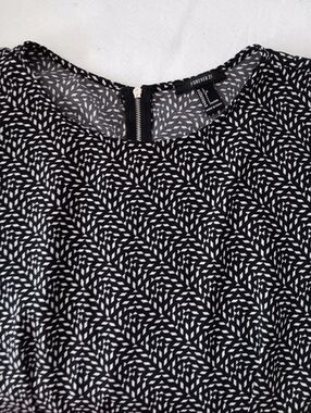 Forever 21 Black & White Printed Crewneck Dress